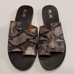 Mi.iM Black and Brown Snake Print Sandals
